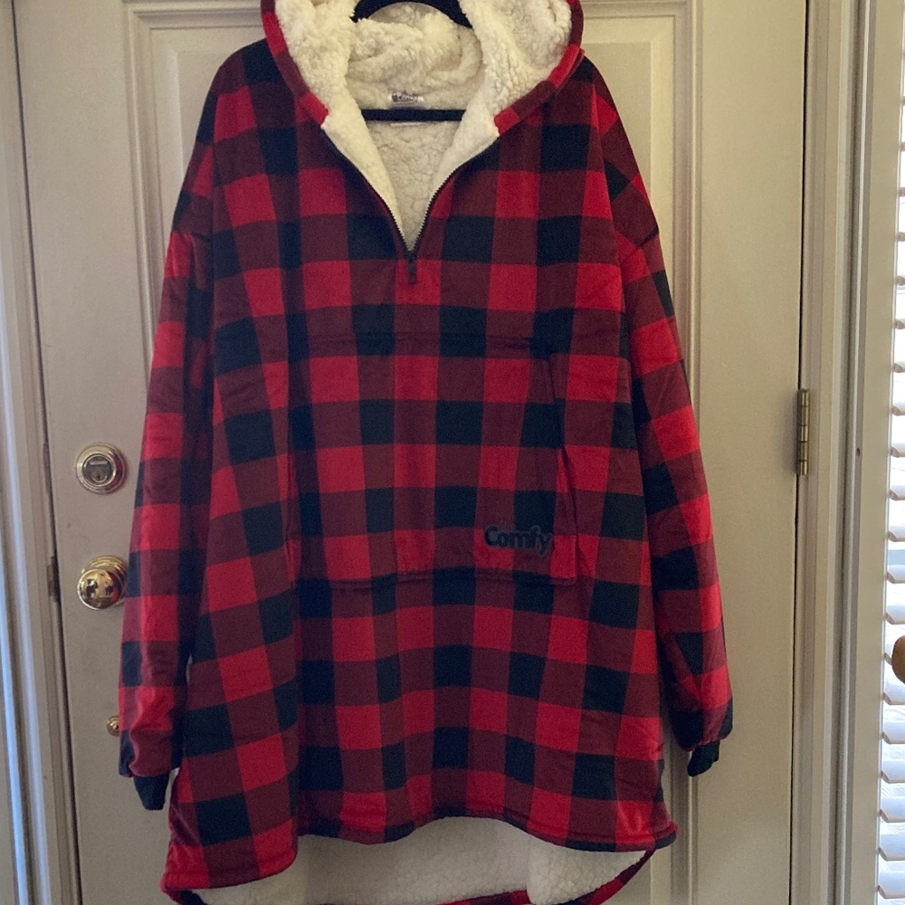 The Comfy Original 1/4 Zip Wearable Blanket/Red & Black Check/One Size/NWOT!